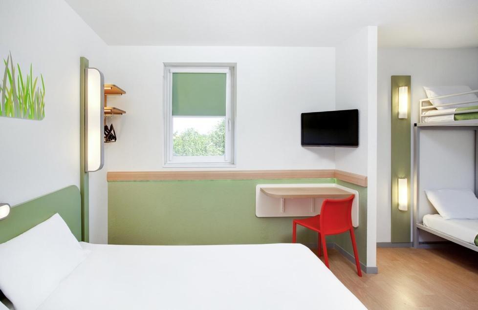 Family Room,1756595417:JPEG